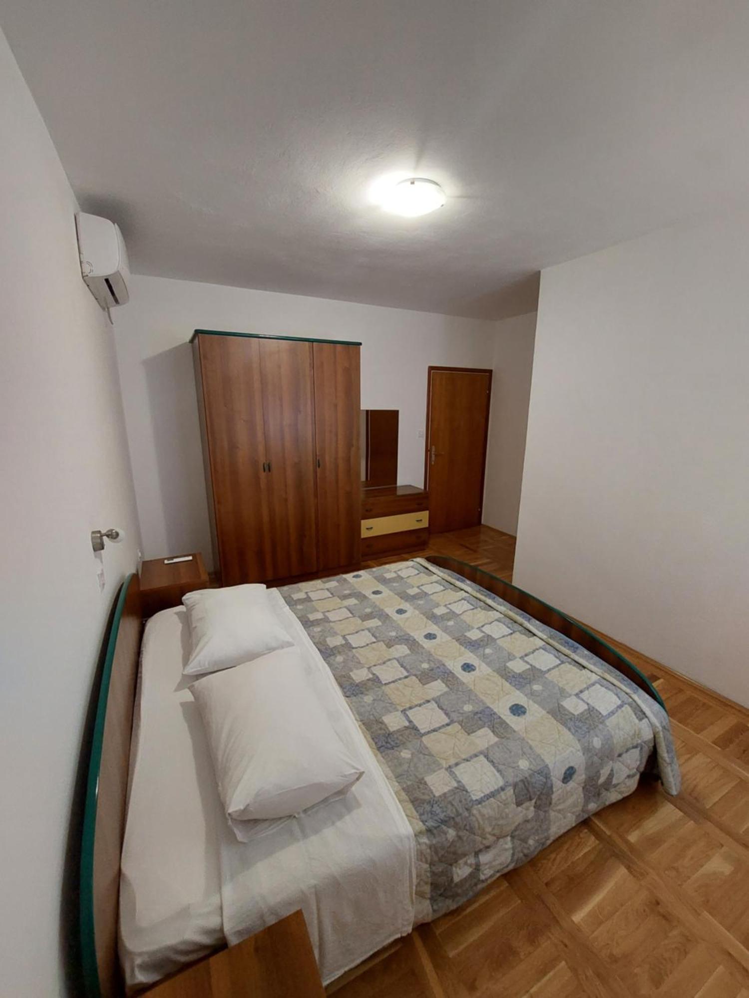 Apartments Mlacovic Rab Town Oda fotoğraf